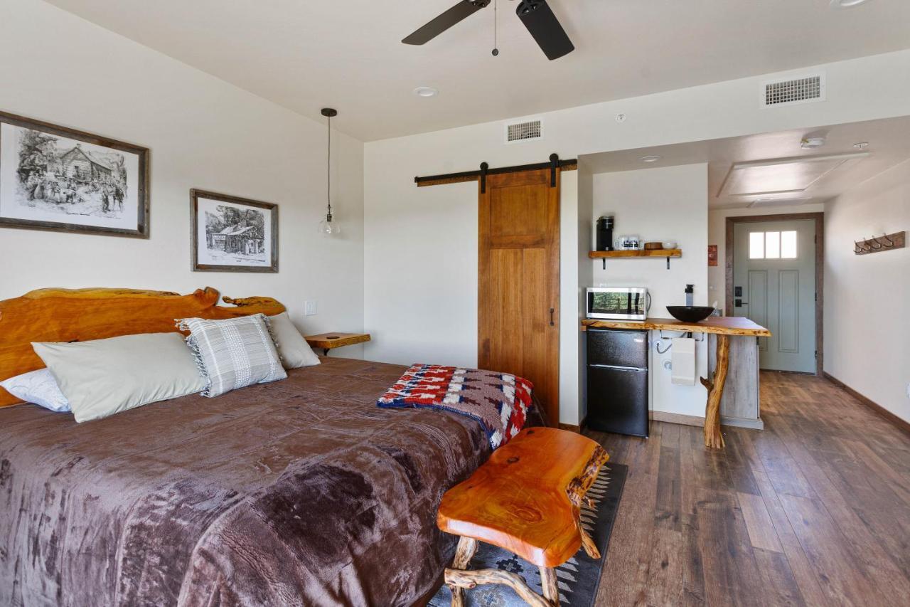 Lodge At 5600 Pine ภายนอก รูปภาพ
